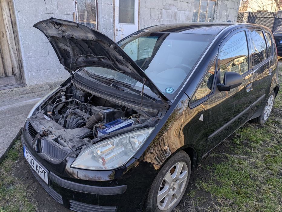 Vând Mitsubishi colt