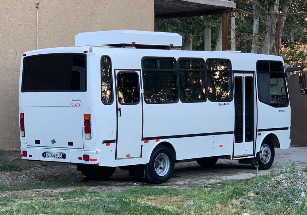 ISUZU NP26 Avtobus
