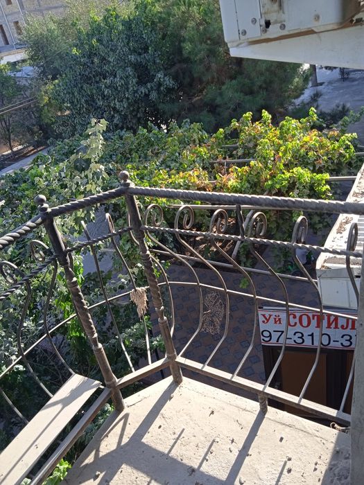 Карши шахарда 2 каватли ховли сотилади