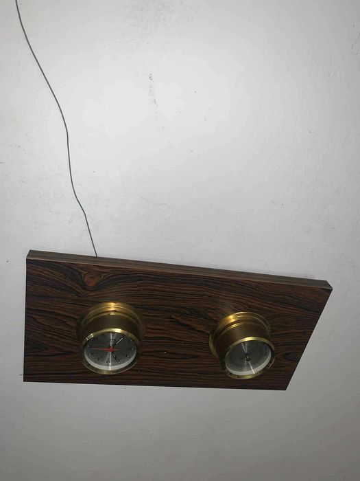 Ceas/Barumetru in carcasa din bronz decor amplasat pe lemn