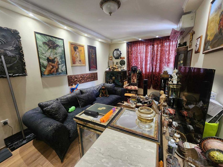 Продава се апартамент в центъра