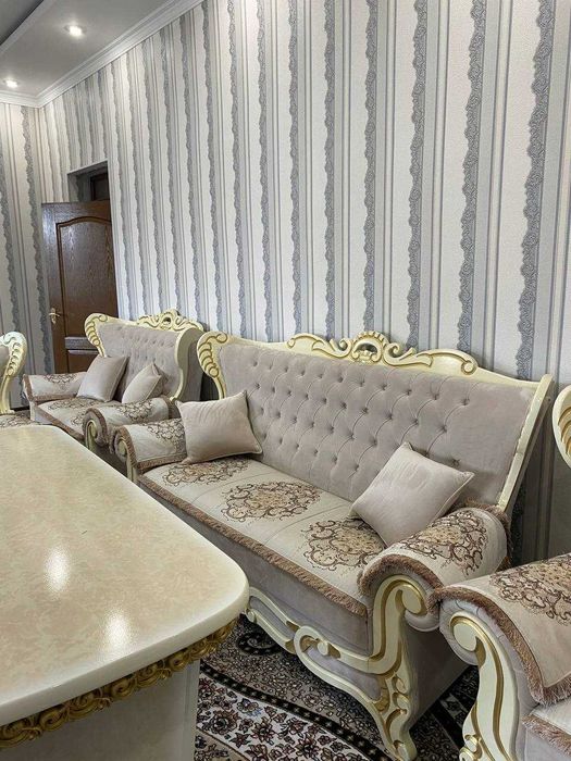 Мягкая мебель, комплект со столом. Почти новая! продаю не торопясь.