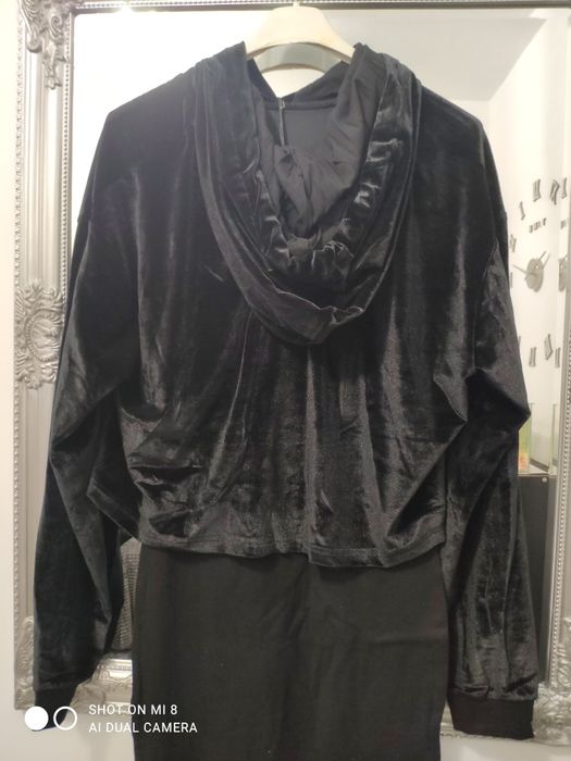 Черна спортна рокля суичър 2 в 1 качулка еластична размер М