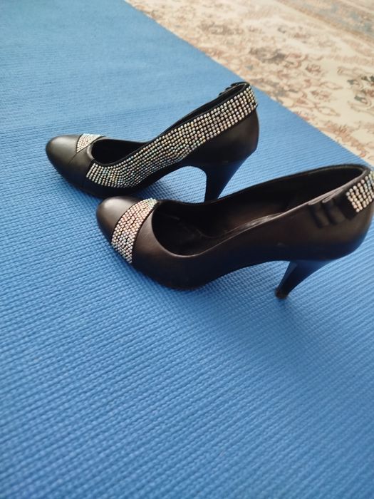 Туфли нарядные  со стразами