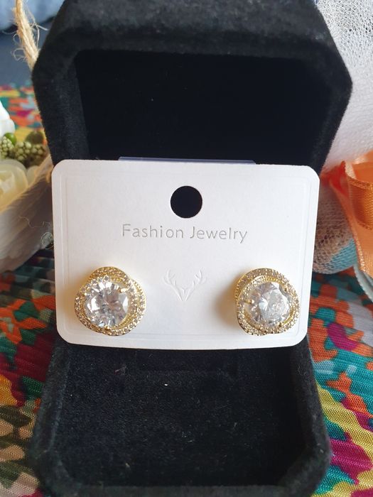 Нови! Продавам сребърни обеци с 14к златно покритие.