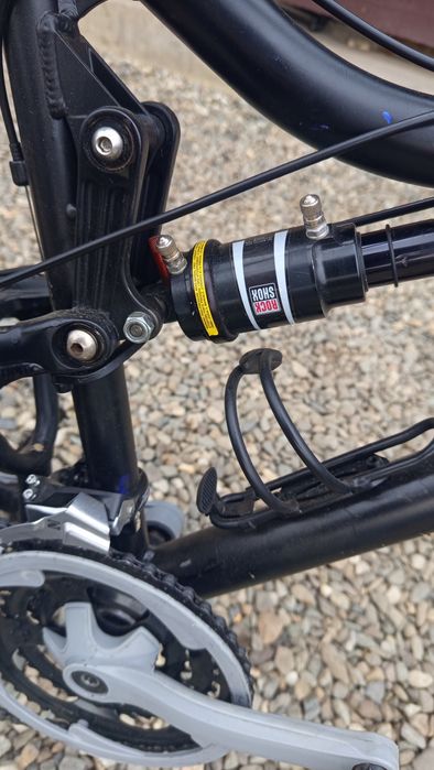 Bicicleta full suspension