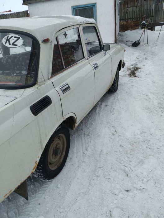 Продам москвич в среднем состоянии