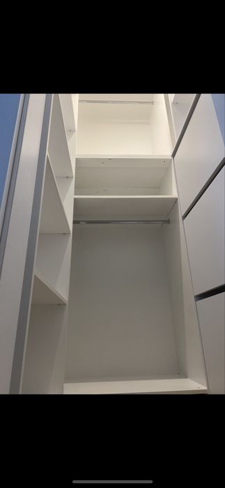 Vand ap cu gradina privata , parcare,boxa si acces la piscina complex.