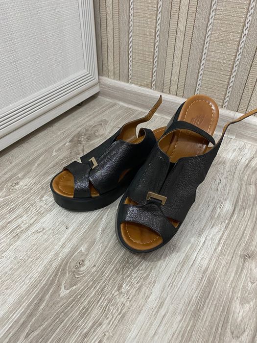 Кожаные сандалии