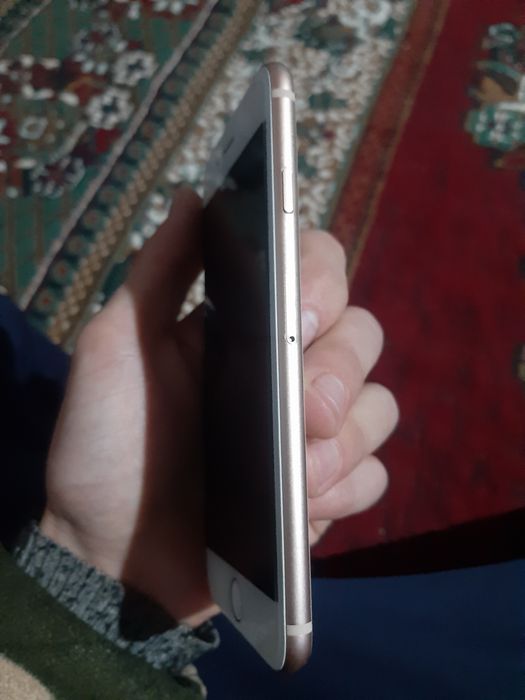 IPhone 8 udar xotira 64tali
