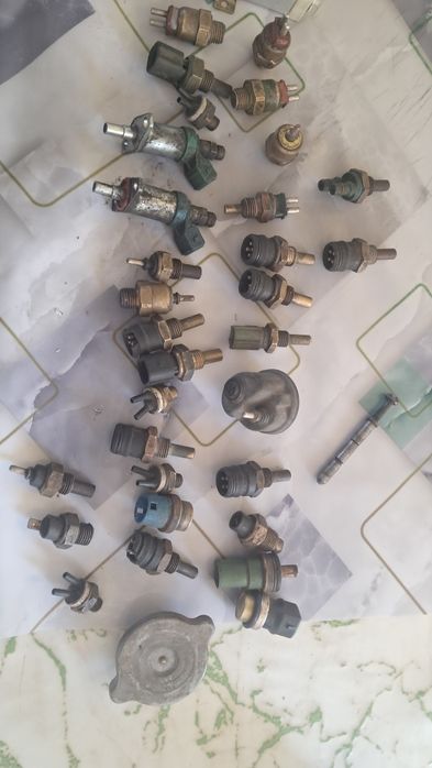 Mers. w 124 Салонные запчасти.