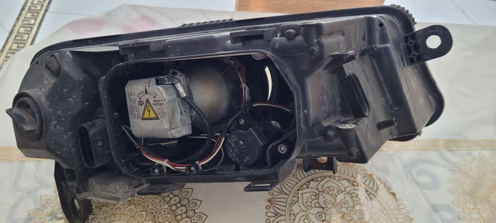 Vând far pentru audi a6 c6 4f an stare forte bună nu sunt rupte clemel