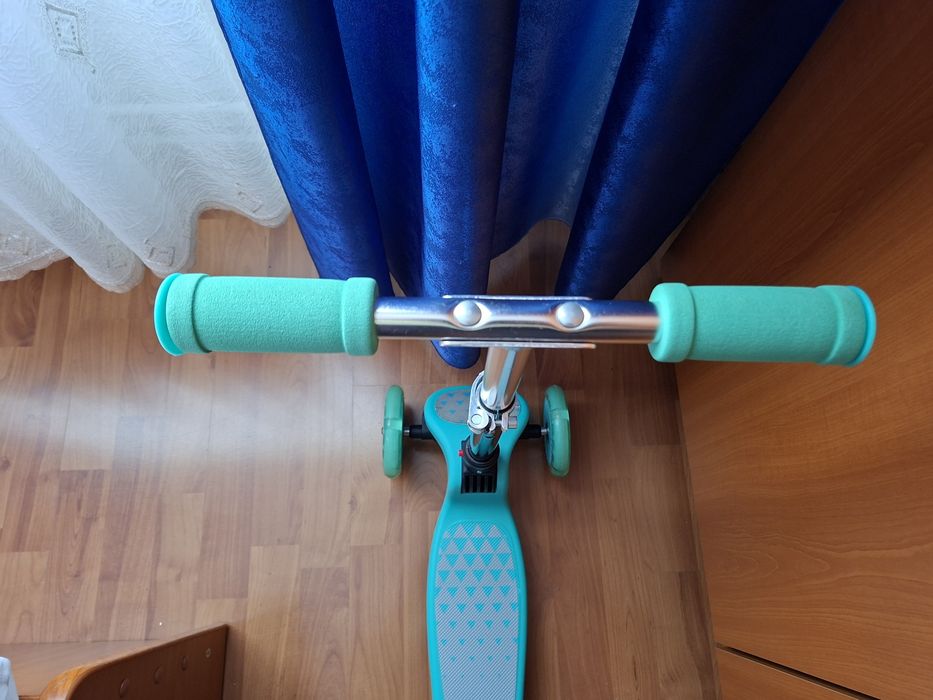 Trotinetă copii cu 2 roți luminoase (Model stabil, import Franța) - Turcoaz