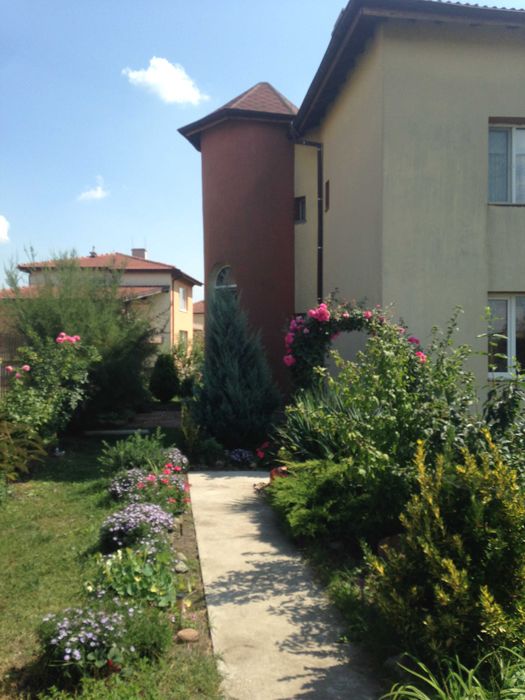 Собственик дава под наем етаж от къща в София