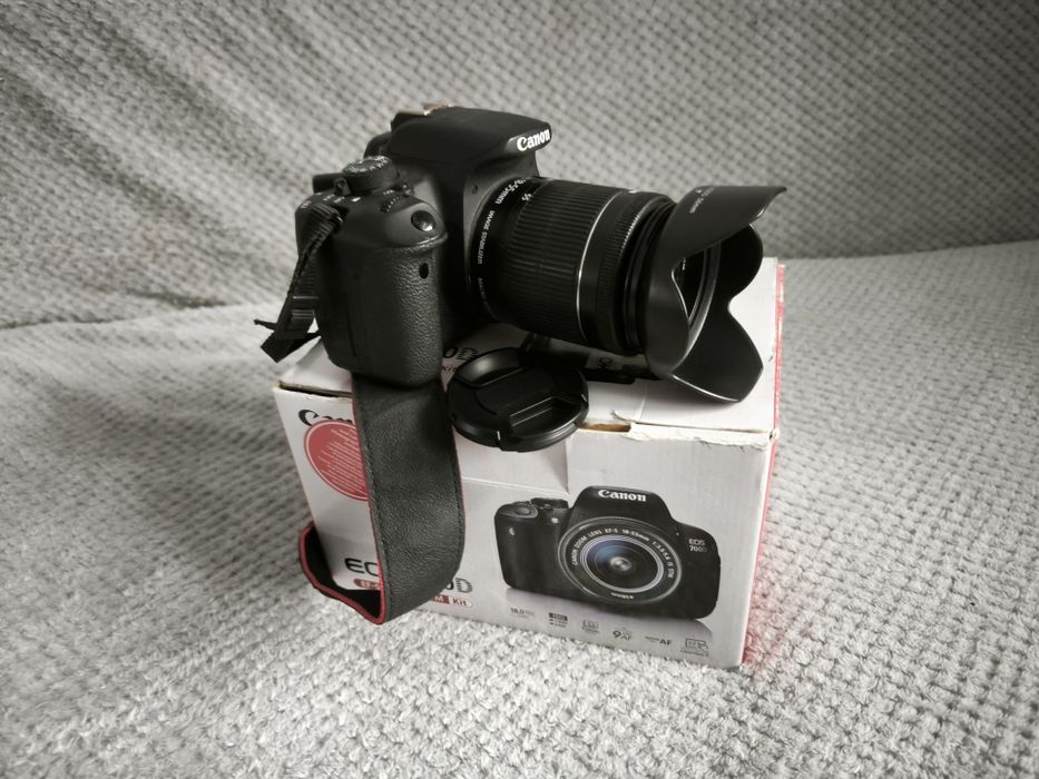 Canon 700d dslr,impecabil la cutie