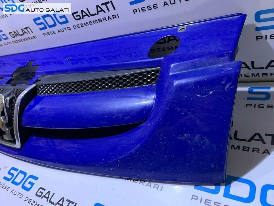 Grila cu Emblema Radiator Bara Spoiler Fata Peugeot Partner 2002 - 2008 Cod 9644758777 [V0123]