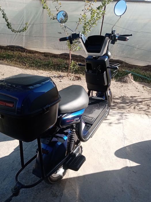 Skuter sotiladi srochni!!!