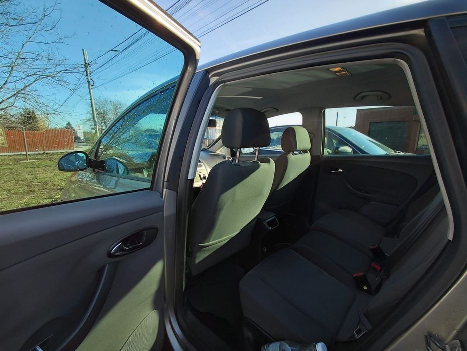 Vând    Seat      Altea