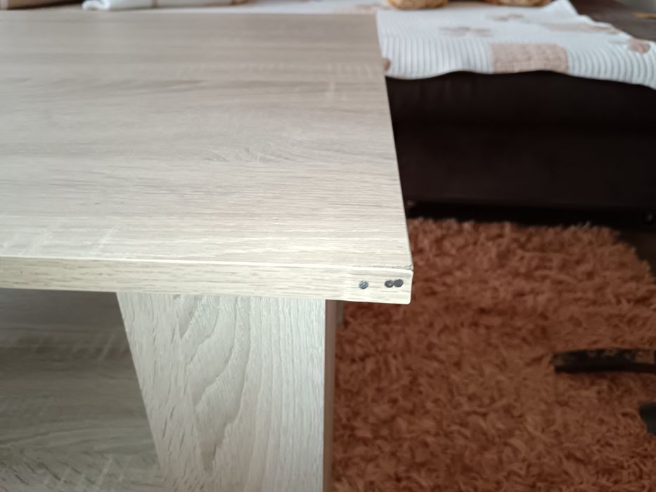 Холна масичка  светла на цвят