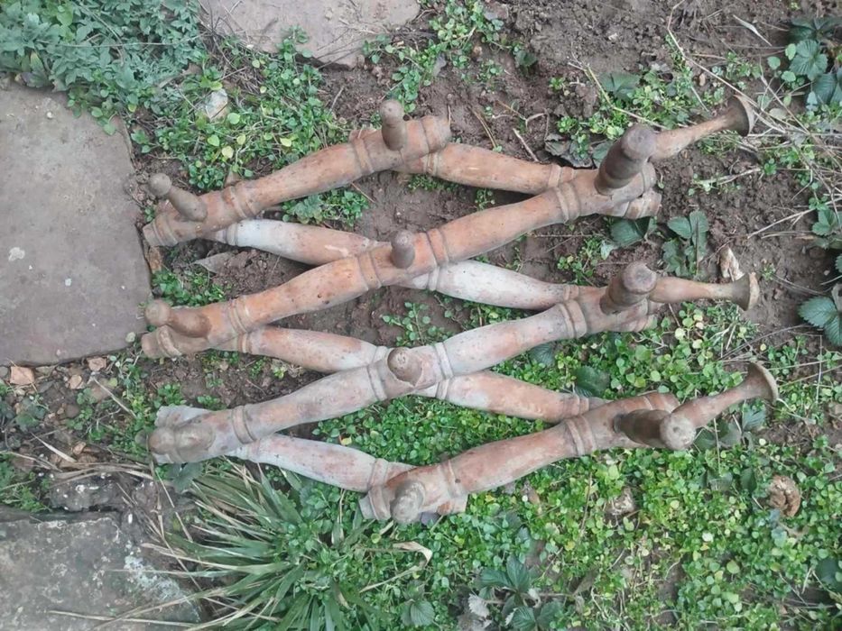 Стара дървена закачалка