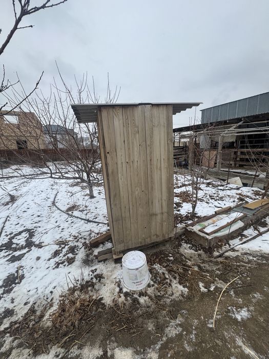 Туалет из дерова