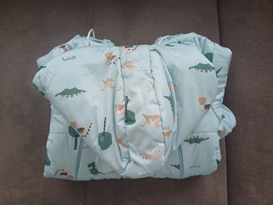 Бебешки ескимос с ръкавички и терлички, с динозаври, размер 80 -86, 12