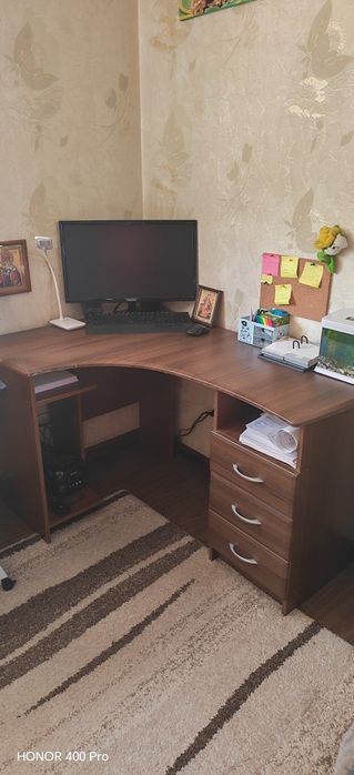 Угловой компьютерный стол