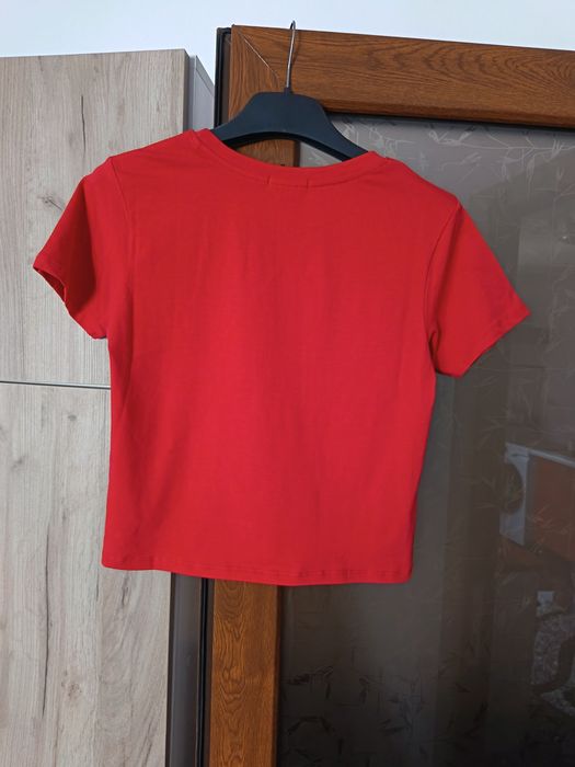 Tricou mărimea 42.