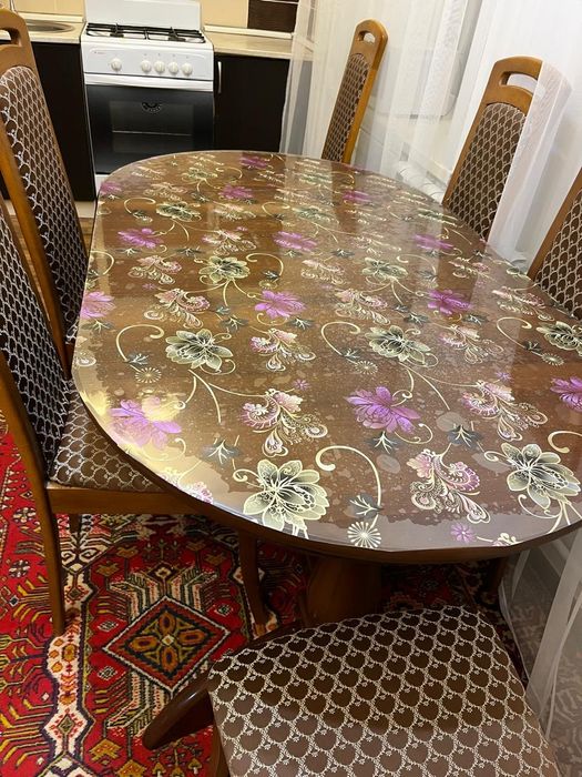 Стол со стульями