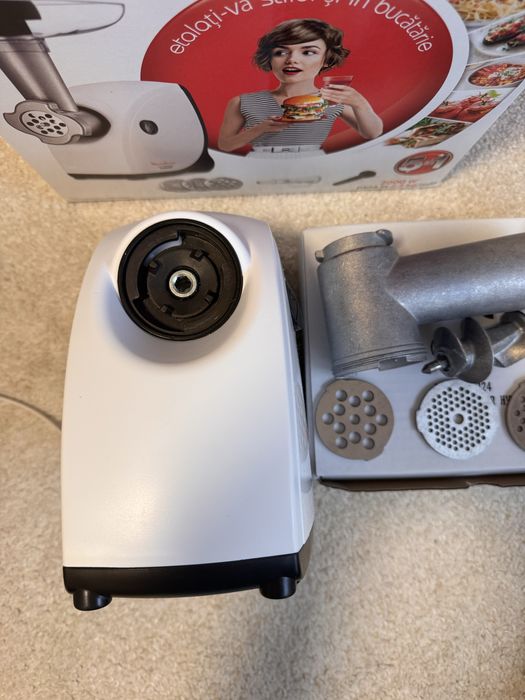 Masina electrica de tocat carne, Moulinex, 2000W