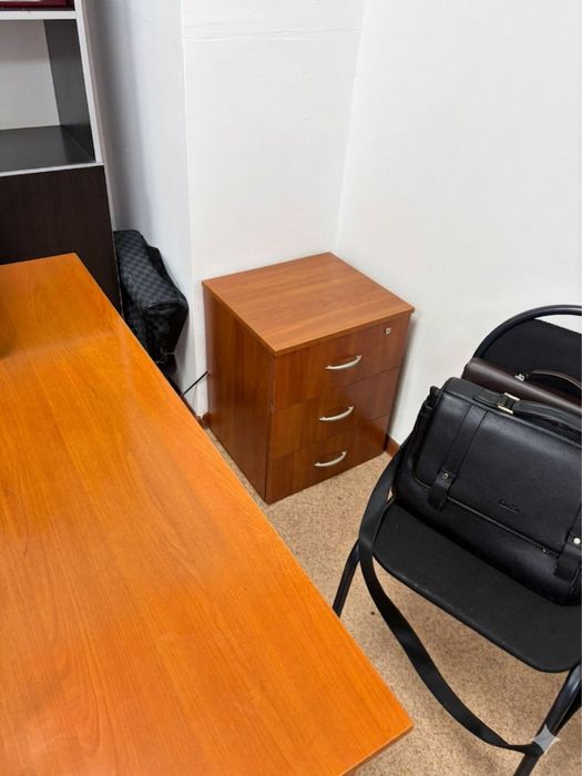 СРОЧНО продам офисный мебель