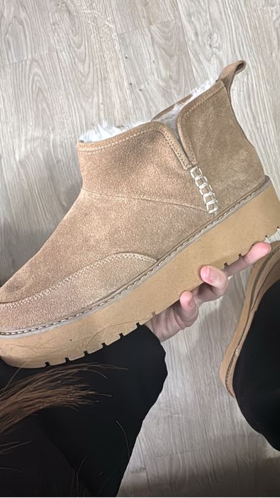 Угги бежевые stradivarius