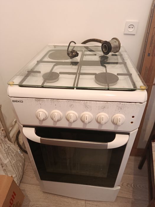 Продам газовую плиту