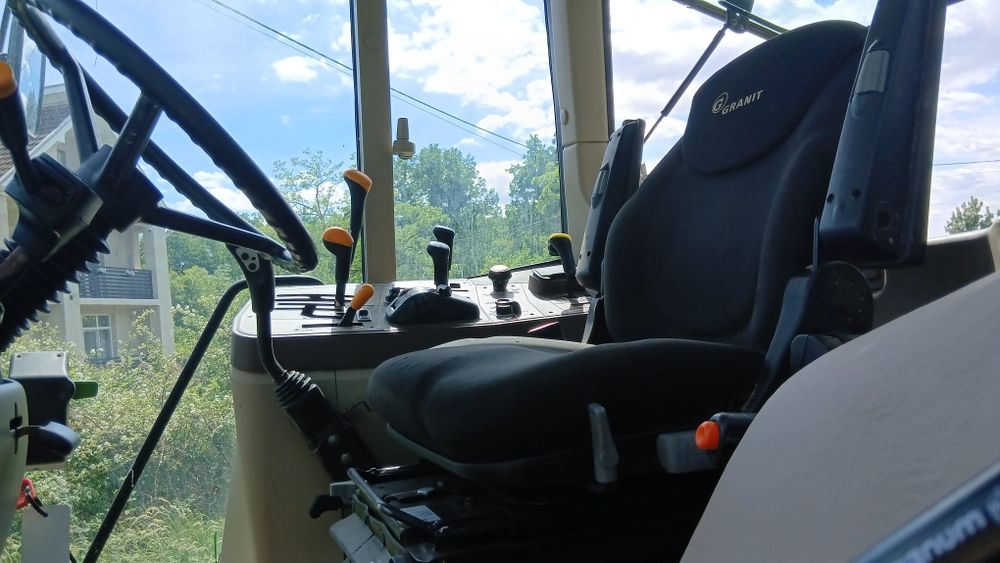 Tractor Jhon Deer 6220 cu incarcator anul  2006