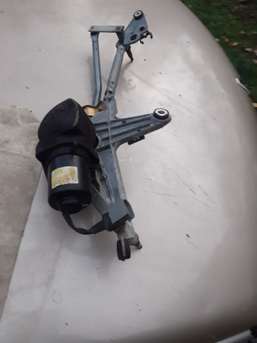 Vând ștergător de parbriz   de La