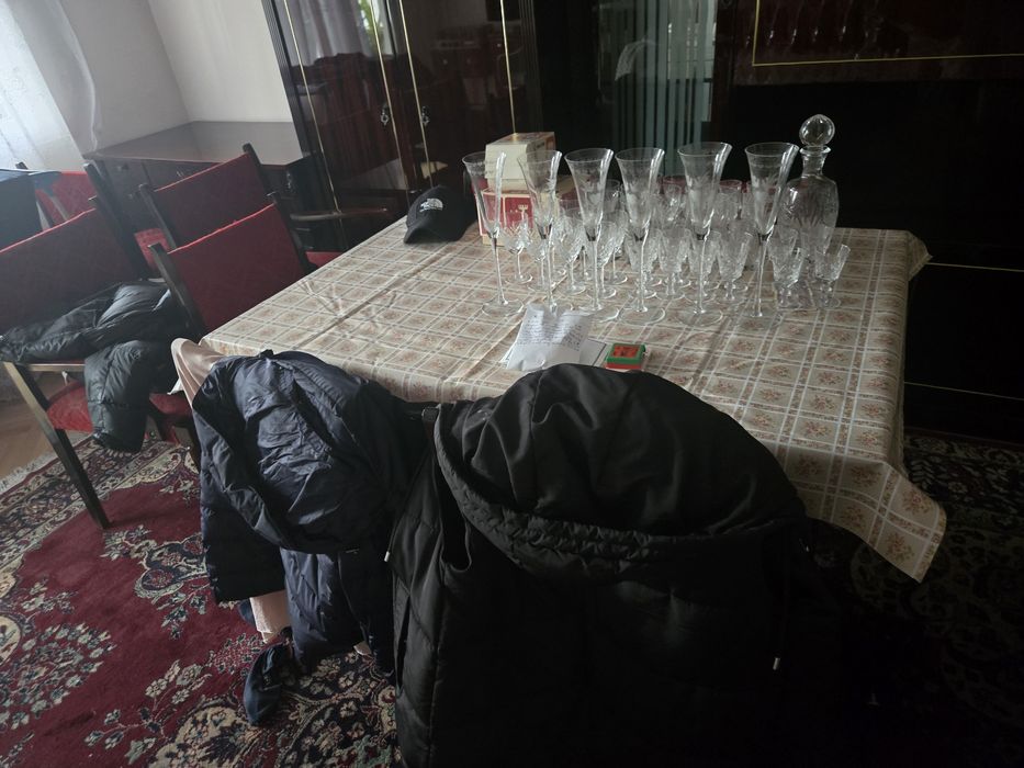 Vând mobilă de sufragerie . Preț negociabil