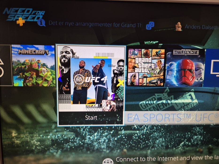 Playstation 4 Sony PS4 PS 4, 1 TB  complet+ 4  jocuri GTA 5, UFC 4, Minecraft,  Star Wars