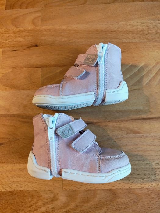 Продавам обувки за прохождане Колев и Колев