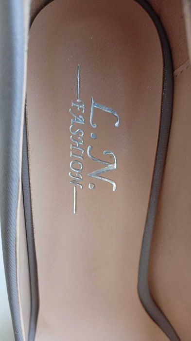 Туфли модельные на каблуках