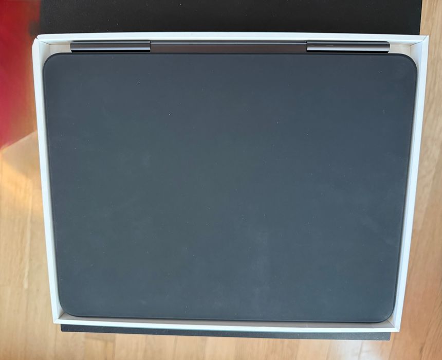 Husa Magic  Keyboard pentru Ipad Pro 13 inch