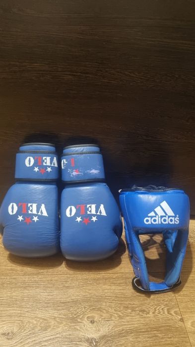 продам перчатки и шлем