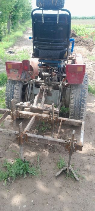 Mini traktor haydashga tayyor