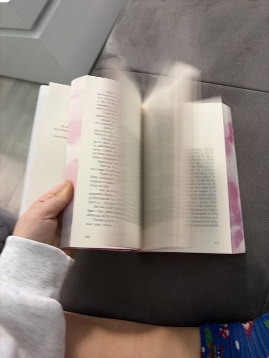 Книга на:моя вина(той преобърна целия ми сват)