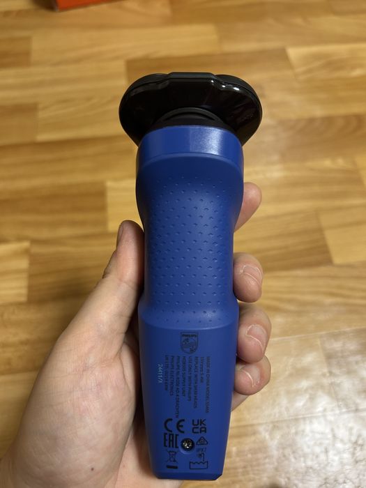 Продавам електрическа самобръсначка Philips Series 5000