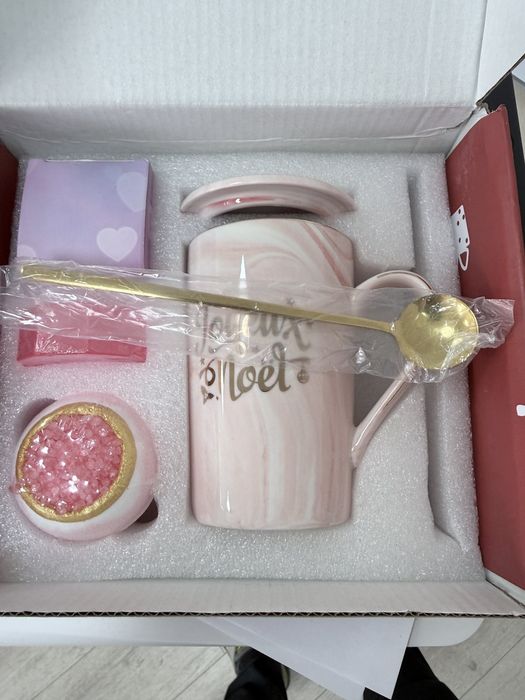 Подаръчен сет -сапуни,аром. свещ,чаша