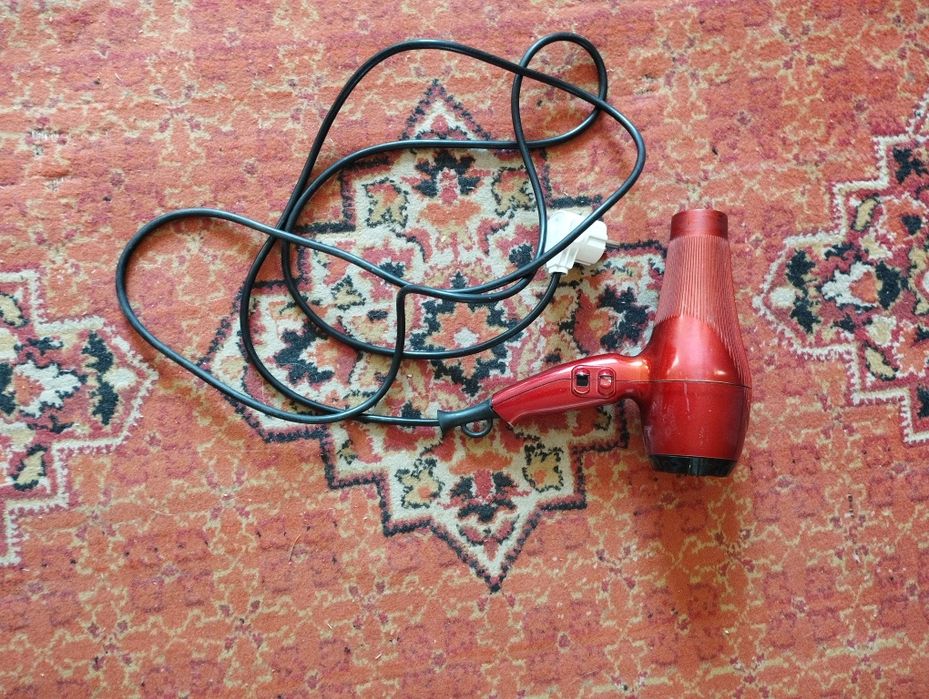 Фен итальянский ,красного цвета