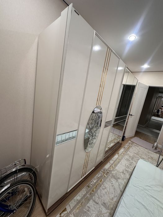 Шкаф большой турецкий