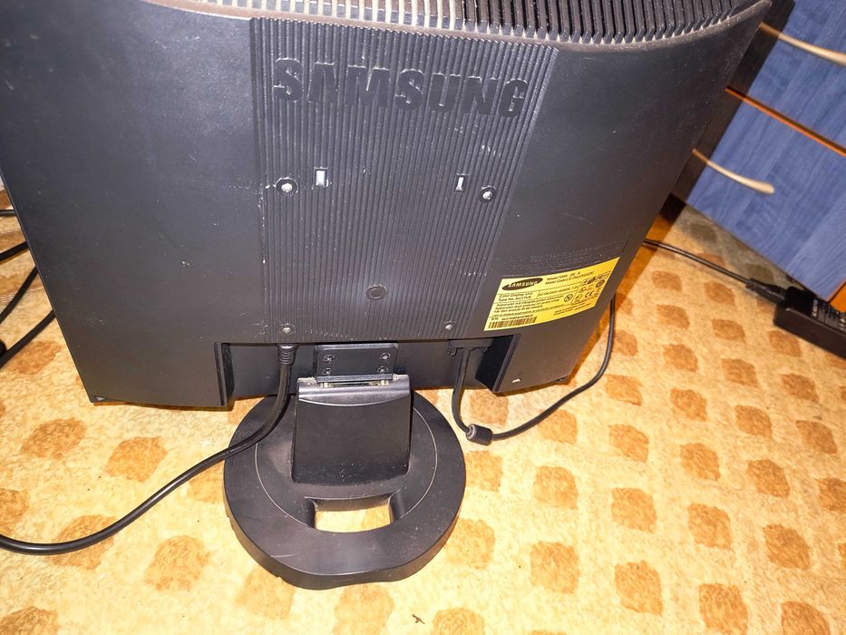 Монитор Samsung SyncMaster 720n