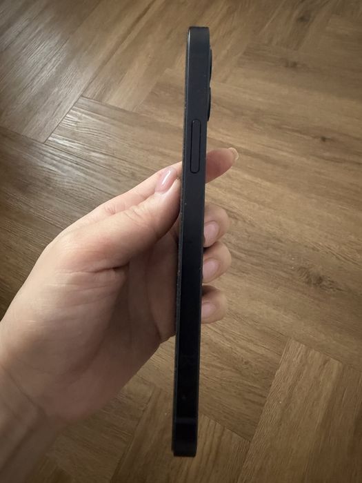 Продам Iphone 12