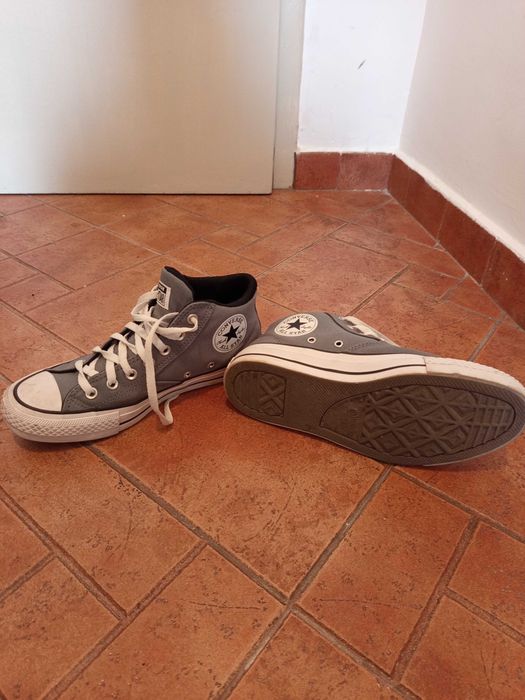 Обувки Converse.